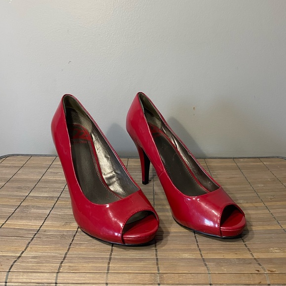 Fergalicious Red Peep Toe Pumps  9M
Heel height is 4 inches
Sexy Career Date - Picture 1 of 9